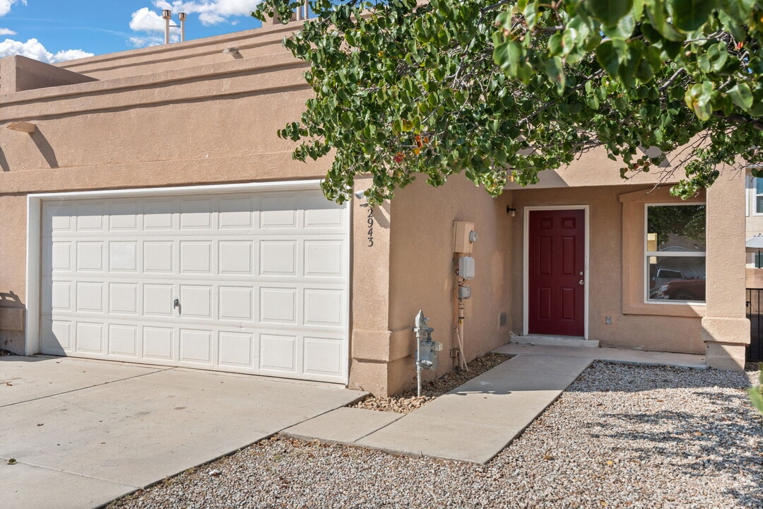 2943 Quail Pointe Dr NW in Albuquerque, NM - Building Photo