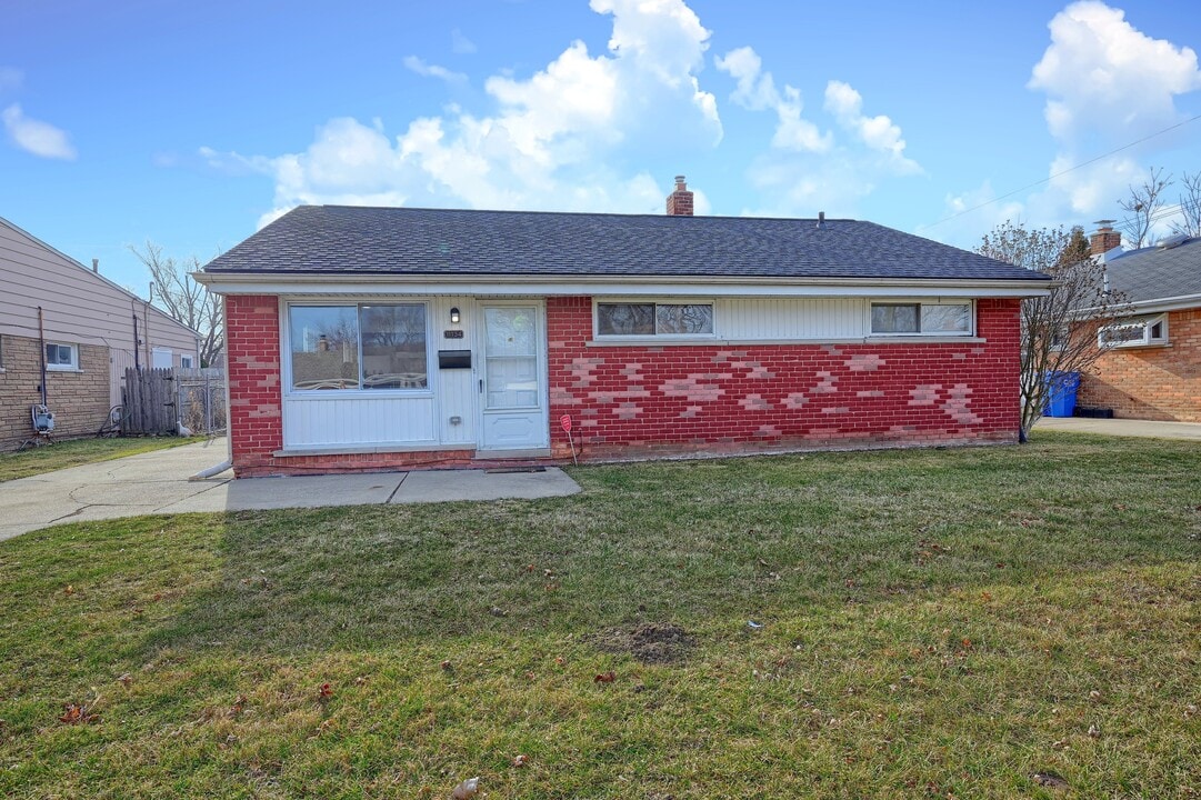 11134 Superior Ave in Warren, MI - Building Photo