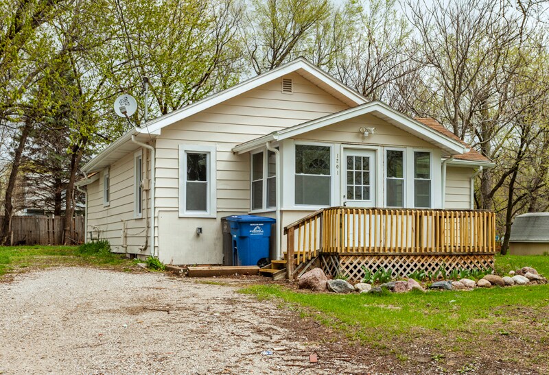 1201 Bundy St in Des Moines, IA - Building Photo