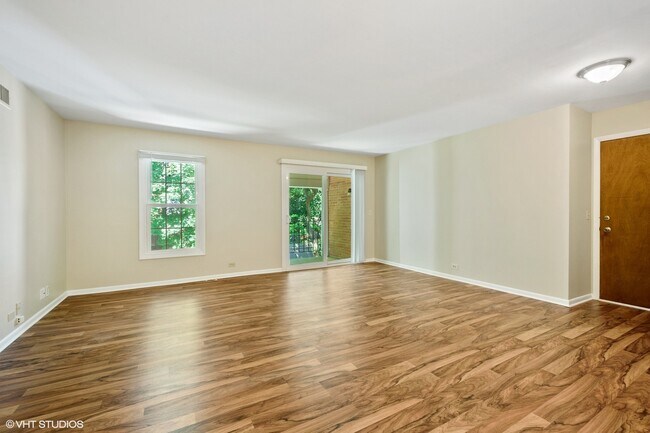 520 Shorely Dr in Barrington, IL - Building Photo - Building Photo