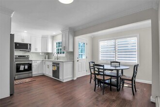 32 Manchester Ln in Stony Brook, NY - Building Photo - Building Photo