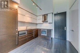770 Bay St. in Toronto, ON - Building Photo - Building Photo