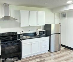 6126 Atlantic Blvd in Jacksonville, FL - Building Photo