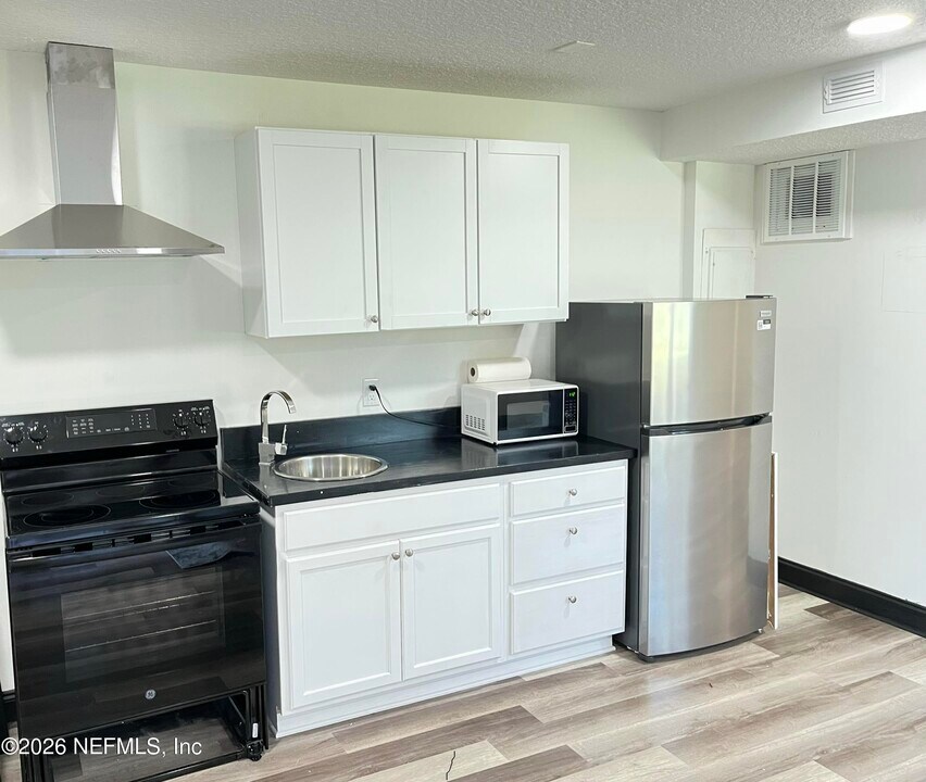 6126 Atlantic Blvd in Jacksonville, FL - Building Photo