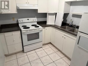 3702 Densbury Dr in Mississauga, ON - Building Photo - Building Photo