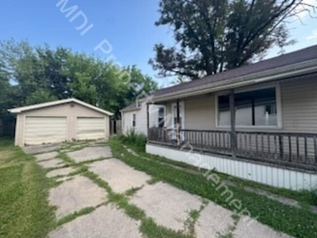 property at 809 N Oakley St