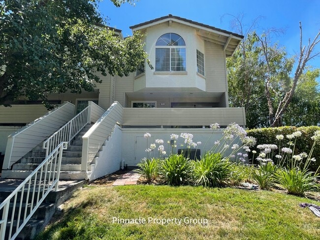 property at 711 Hibiscus Pl