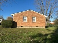 7001 Dougy Way in Louisville, KY - Building Photo - Building Photo