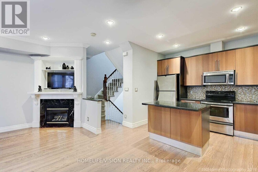 37-537 Avondale Ave in Toronto, ON - Building Photo
