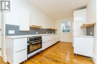 302 Sumach St in Toronto, ON - Building Photo - Building Photo