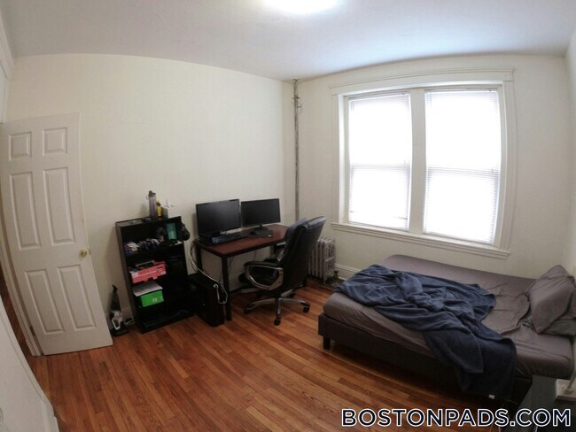 1450 Commonwealth Ave in Boston, MA - Building Photo - Building Photo
