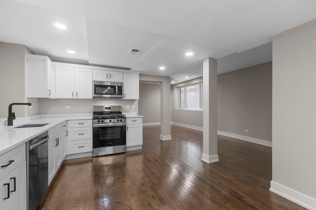 2618 N Mozart St