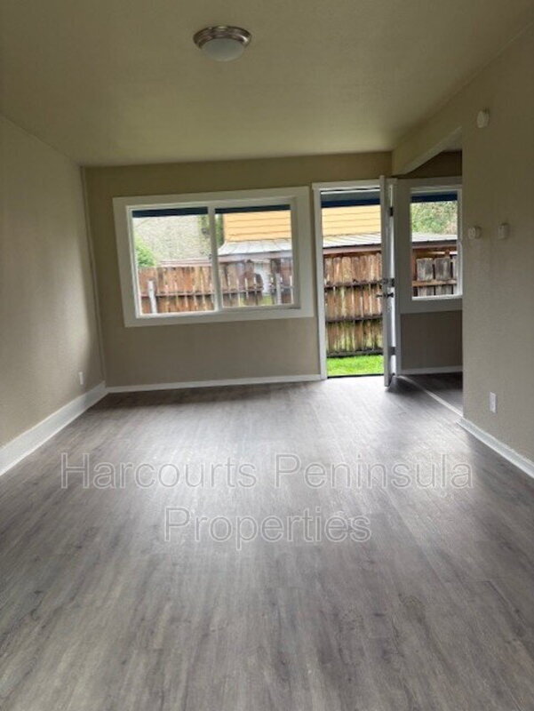 2831 NE Center St in Bremerton, WA - Building Photo - Building Photo