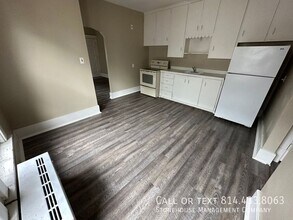 239 E 10th St-Unit -4 in Erie, PA - Building Photo - Building Photo