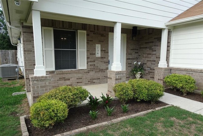 736 Blair Ave in Bastrop, TX - Building Photo - Building Photo