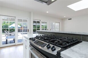 11500 Dona Cecilia Dr in Los Angeles, CA - Building Photo