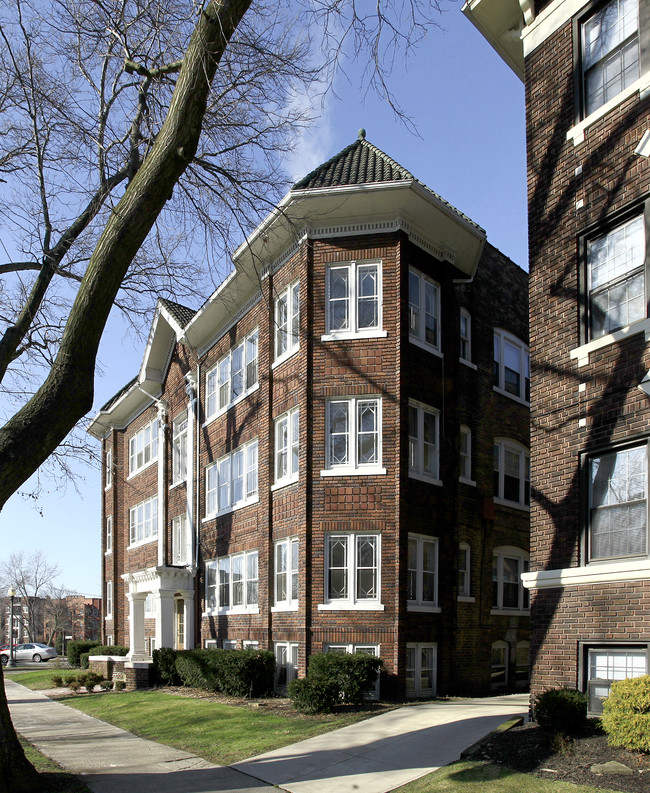 2729 Euclid Heights Blvd in Cleveland, OH - Foto de edificio - Building Photo