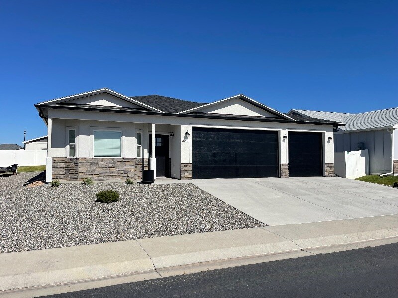 2140 Slope Creek Ave in Grand Junction, CO - Foto de edificio