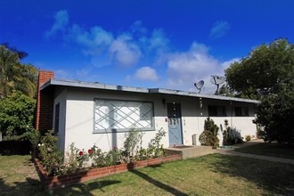 Costa Mesa Cottages in Costa Mesa, CA - Building Photo - Building Photo