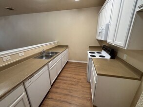 10718 Mathom Landing in Universal City, TX - Building Photo - Building Photo