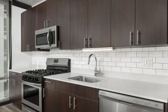 51 E 14th Pl in Chicago, IL - Building Photo - Building Photo