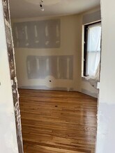 2000 N Sawyer Ave, Unit 1 in Chicago, IL - Building Photo - Building Photo
