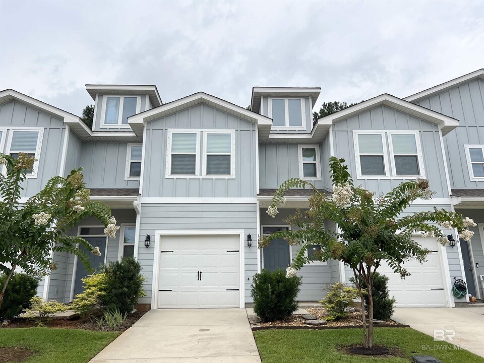 25806 Pollard Rd in Daphne, AL - Building Photo