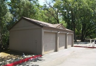 Oak Creek Village in Citrus Heights, CA - Building Photo - Building Photo