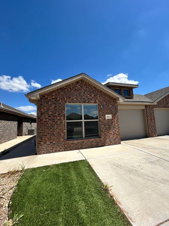 2110 Avenue J - A Ave in Lubbock, TX - Building Photo