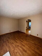 572 Crestwood Dr in Irwin, PA - Building Photo - Building Photo