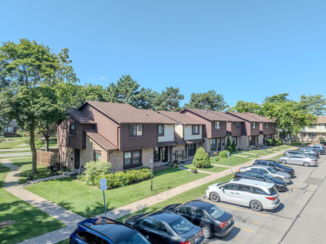 6650 Falconer Dr in Mississauga, ON - Building Photo - Building Photo