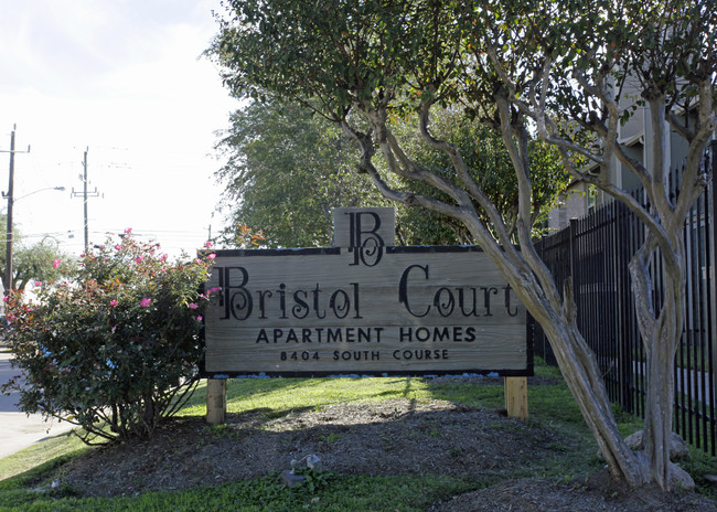 Bristol Court Apartments in Houston, TX - Foto de edificio - Building Photo