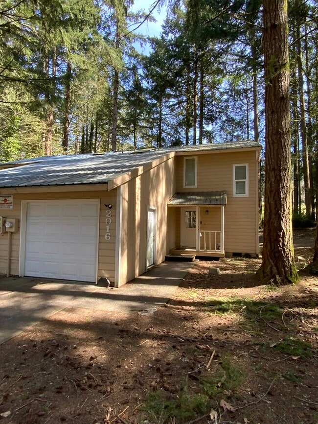 property at 2016 Porta Ct NW