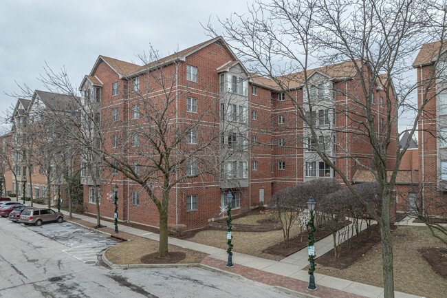 Village Crossing East Building in Roselle, IL - Building Photo - Building Photo