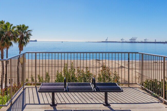 Long Beach Terraces in Long Beach, CA - Foto de edificio - Building Photo