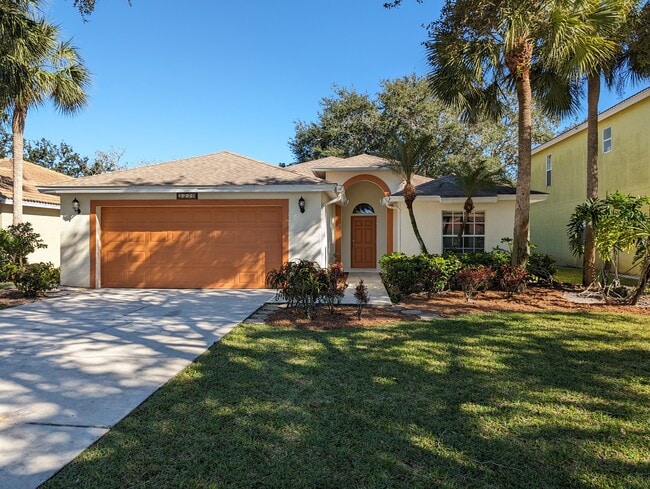 2229 Heritage Greens Dr in Naples, FL - Building Photo - Building Photo