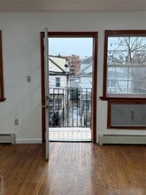 172-07A 90th Ave in Queens, NY - Building Photo - Building Photo