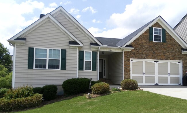 property at 206 Overlook Pointe
