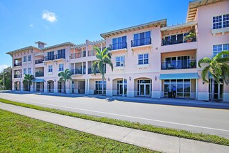 Renar River Place in Jensen Beach, FL - Foto de edificio - Building Photo