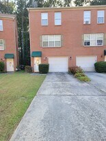 64 Davis Mill Ct in Lawrenceville, GA - Building Photo