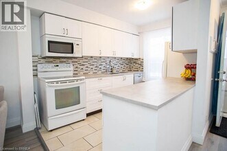 496 Grey St in Brantford, ON - Building Photo - Building Photo