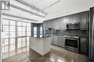 66 Bay St S in Hamilton, ON - Building Photo