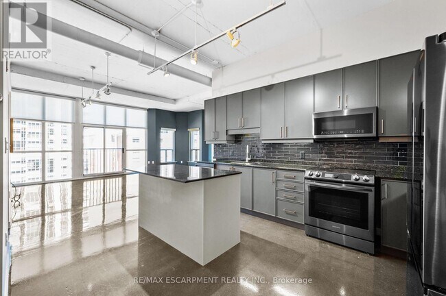 property at 66 Bay St S