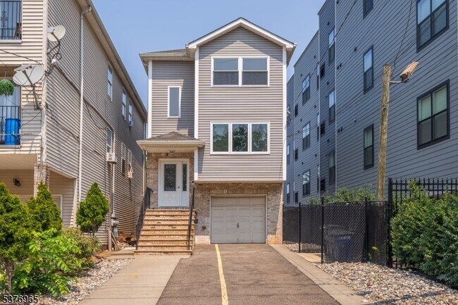 1117 Chestnut St in Elizabeth, NJ - Building Photo - Building Photo