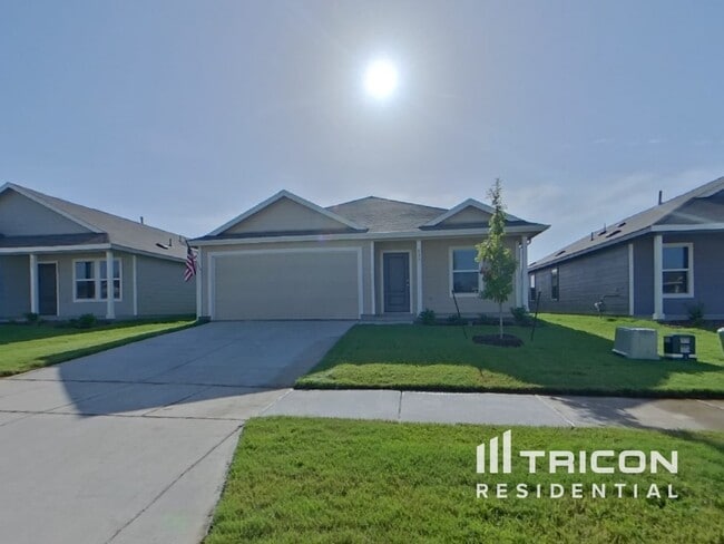property at 827 Ginkgo Wy