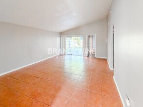 7821 Farnsworth Ct in Orlando, FL - Building Photo - Building Photo