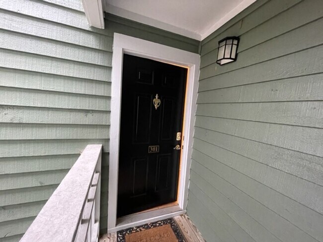 1221 Westview Ln in Raleigh, NC - Foto de edificio - Building Photo