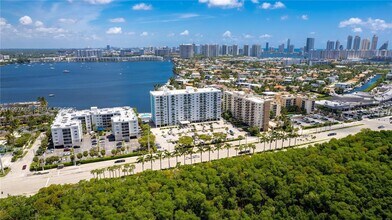 2841 NE 163rd St in North Miami Beach, FL - Building Photo - Building Photo