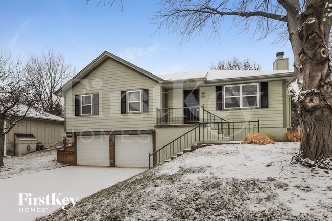 2116 NE Cromwell St in Lee's Summit, MO - Building Photo - Building Photo