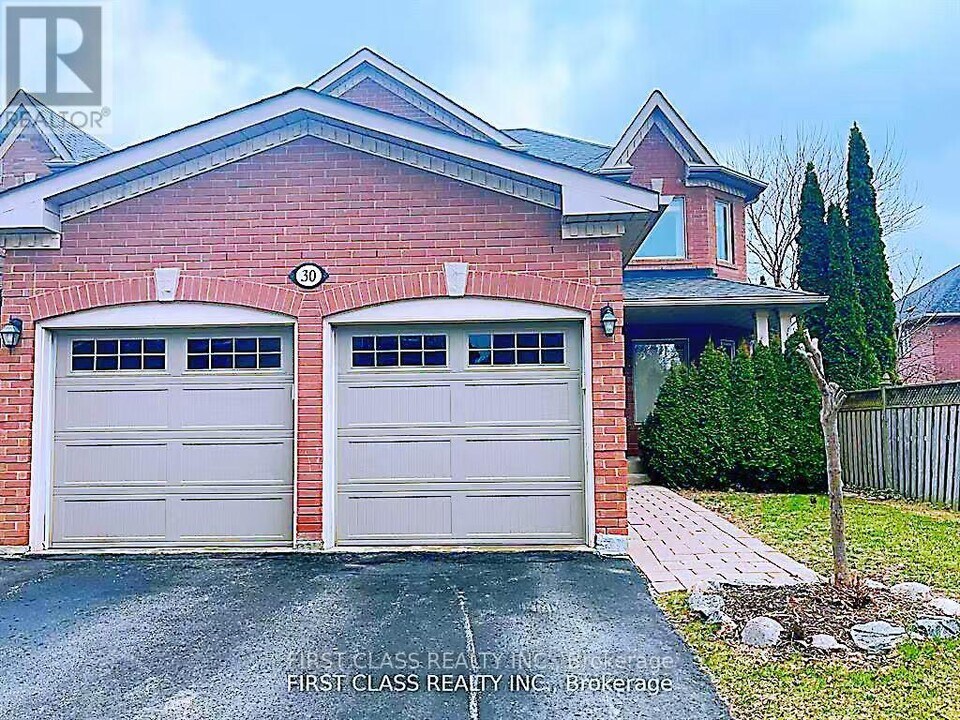 30 Mocha Crescent in Richmond Hill, ON - Building Photo